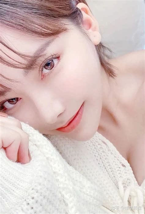 Eimi Fukuda (深田えいみ) .